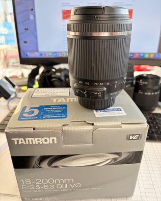 Tamron 18-200mm f/3.5-6.3 Di II VC per Nikon
