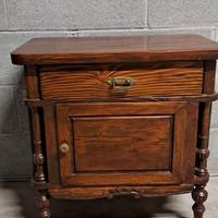 Mobiletto in legno
