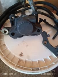 pinza posteriore Suzuki GSXF staffe tubi freno