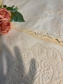 Lenzuola matrimoniali ricamate