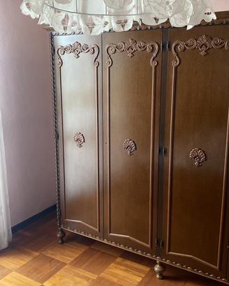 Armadio a 6 ante in legno stile classico