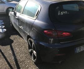 ALFA ROMEO 147 pezzi sfusi o macchina completa