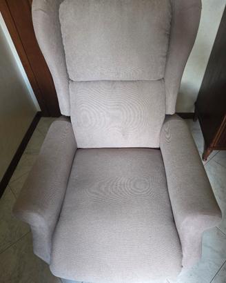Poltrona relax con alzapersona color tortora