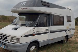 Camper Monoscocca Mansardato