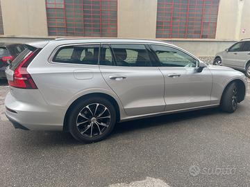 Auto volvo v60 station wagon 2.0 diesel b3