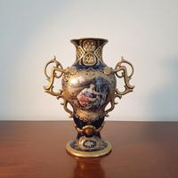 Grande vaso in porcellana blu cobalto dorata