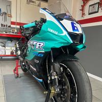 Yamaha YZF R6 - 2014(si accettano scambi con auto)
