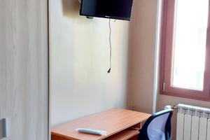 Camera singola luminosa in appartamento ristrut