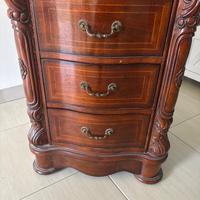 Coppia di comodini classici