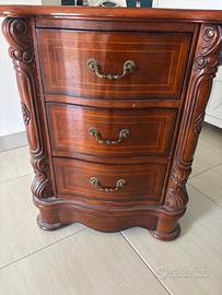 Coppia di comodini classici