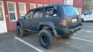 Grand Cherokee ZJ 5.9