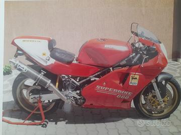 Ducati 888 completamente in carbonio