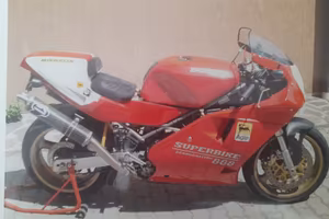 Ducati 888 completamente in carbonio