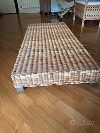 Tavolino basso in legno