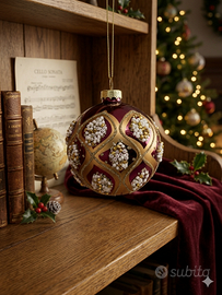 Palla di Natale artigianale decorata con perline