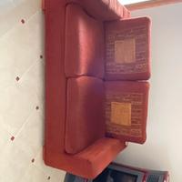 coppia di divani in tessuto colore bordeaux