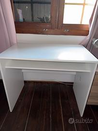 Scrivania+sedia Ikea