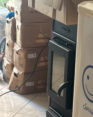 stufa a legna Niklas usata e legna