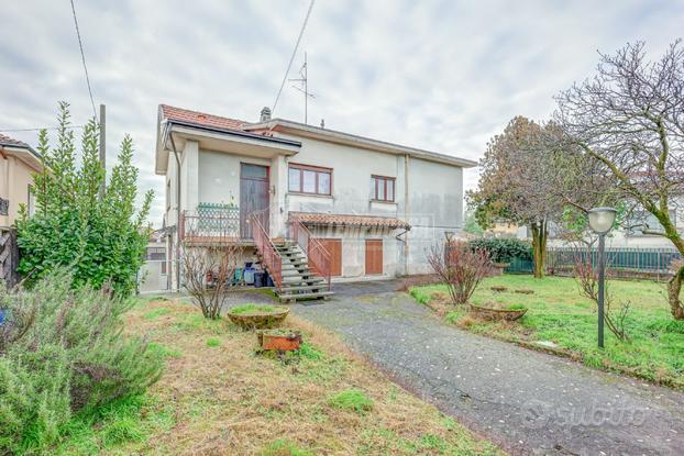 PORZIONE DI BIFAMILIARE CON GIARDINO E BOX, VIA MU