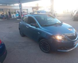 stupenda lancia y pari al nuovo