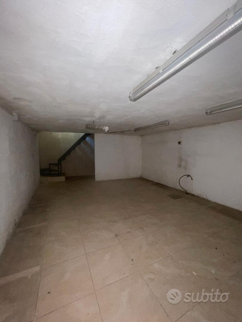 Locale commerciale su due livelli - Altro