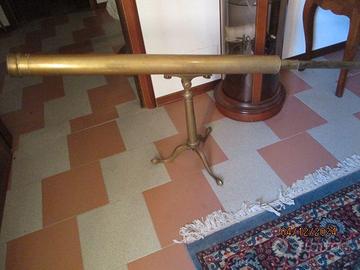 Grande telescopio da tavolo fine 800