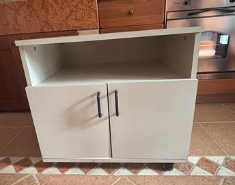 Mobiletto bianco multiuso con ante e ruote