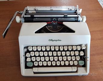 Macchina da scrivere vintage Olympia SM9
