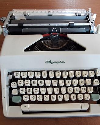Macchina da scrivere vintage Olympia SM9