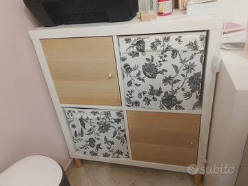 Mobile Kallax IKEA con 2 ante e gambe