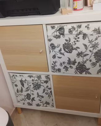 Mobile Kallax IKEA con 2 ante e gambe