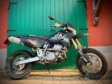 SUZUKI DR-Z 400 SM (40Cv) con scarico LeoVince X3