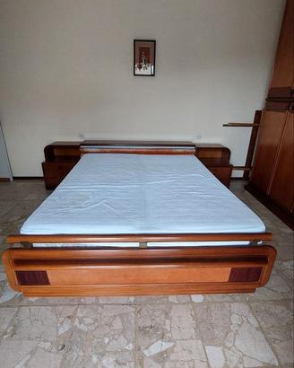Letto matrimoniale in legno stile classico