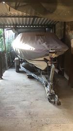 Motoscafo con carrello