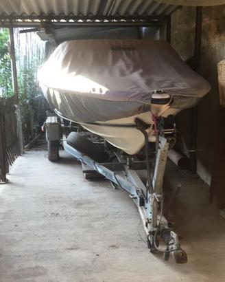 Motoscafo con carrello