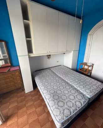 Ponte matrimoniale bianco con letto