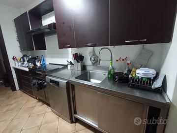 Cucina in acciaio e okite