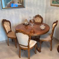 Tavolo allungabile in legno con 6 sedie foderate