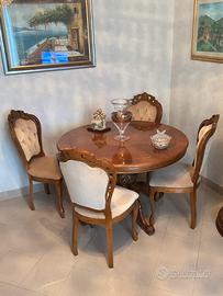 Tavolo allungabile in legno con 6 sedie foderate