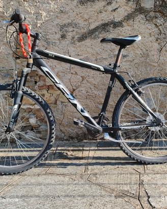 bicicletta mountain bike 