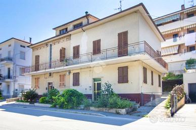 CASA SEMINDIPENDENTE A FERMO