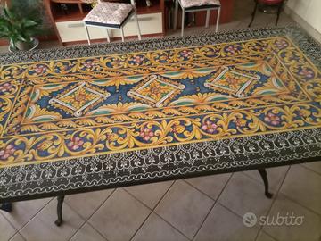 Tavolo pietra lavica dipinto a mano