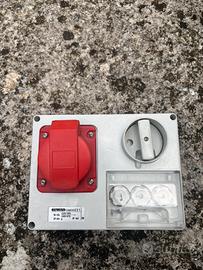 Presa industriale interbloccata GEWISS GW660031- 1
