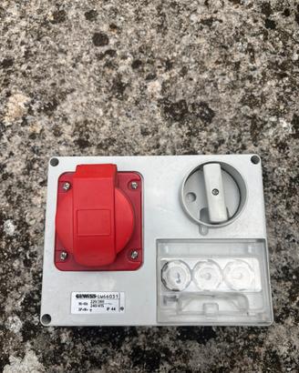 Presa industriale interbloccata GEWISS GW660031- 1