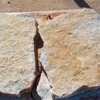 Lastre giganti in pietra