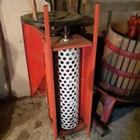 Pigiatrice manuale per uva