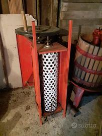 Pigiatrice manuale per uva