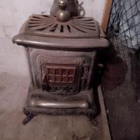 stufa in ghisa a legna 