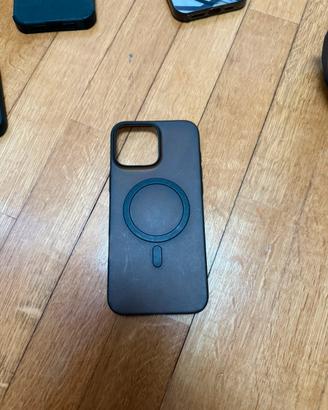 Cover nera per Iphone 16 pro max