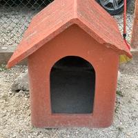 Casetta per cani in cemento